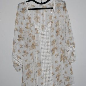 Daniel Rainn White, Floral Shell - Plus Size!